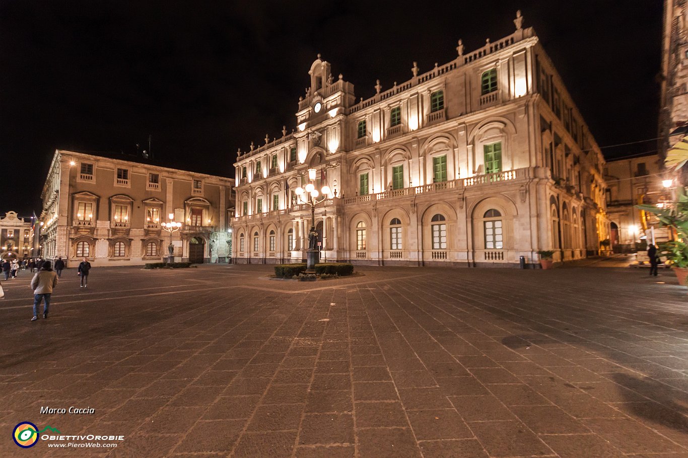 15_Catania by night.JPG